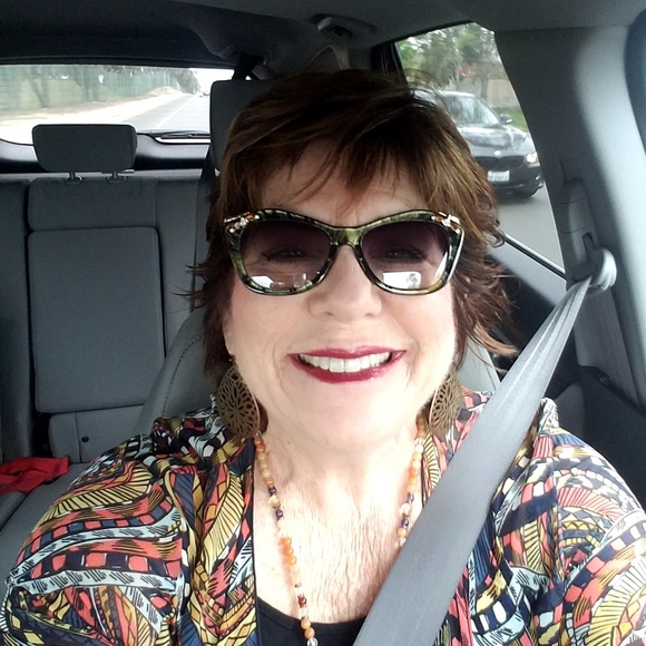 Meet your Posher - Picture 2 of 2